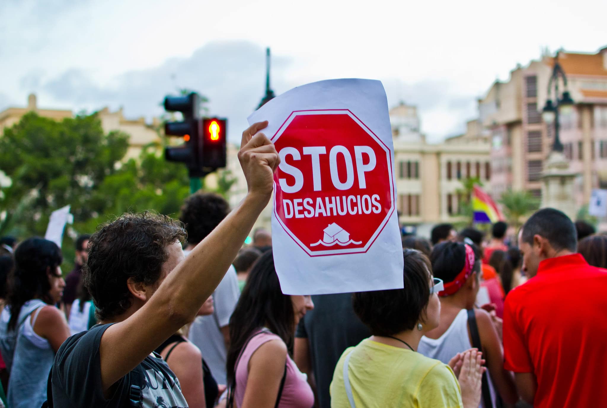 Bomberos y profesoras contra los desahucios