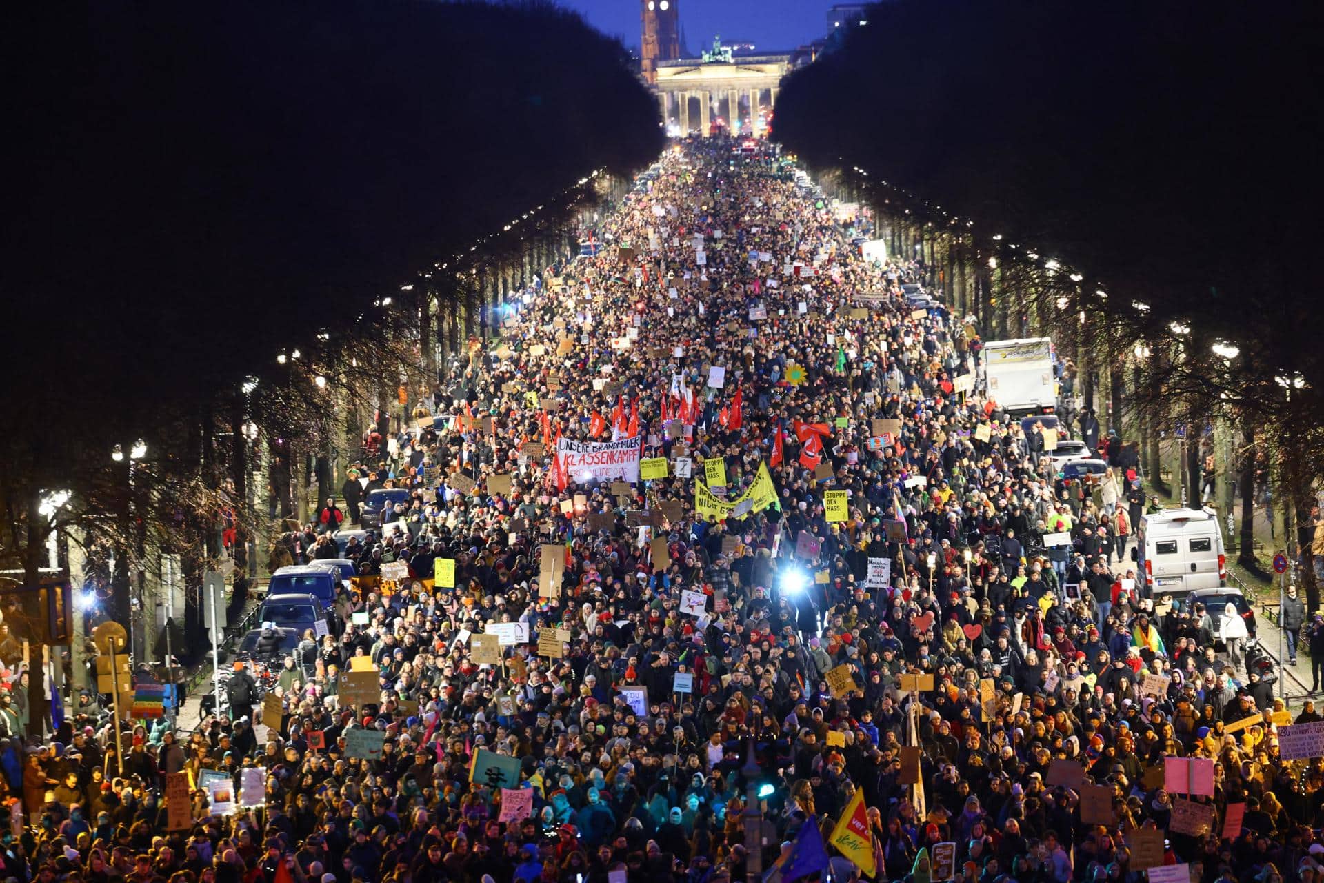 Multitudinaria protesta en Berlín contra la extrema derecha: “La dignidad del ser humano es inviolable”